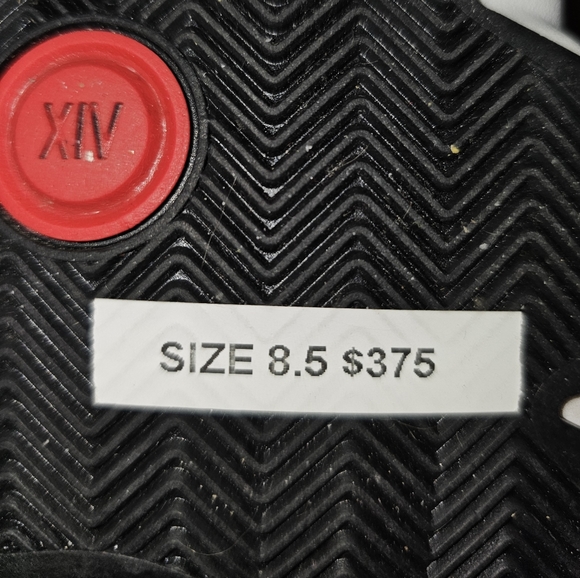 Sneakers - Picture 7 of 8